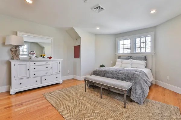 $4,995,000 | 5 Coastline Drive, Mashpee, MA 02649