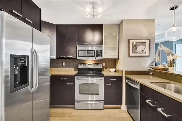$3,270 | 255 Evernia Street, Unit 501, West Palm Beach, FL 33401