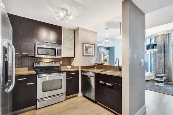 $3,270 | 255 Evernia Street, Unit 501, West Palm Beach, FL 33401