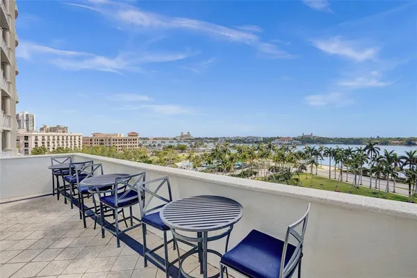 $3,270 | 255 Evernia Street, Unit 501, West Palm Beach, FL 33401