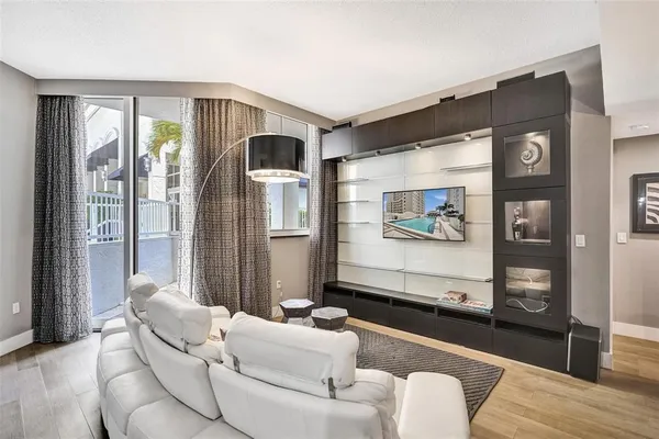 $3,270 | 255 Evernia Street, Unit 501, West Palm Beach, FL 33401