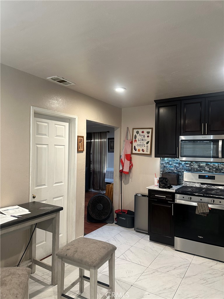 598 East Wilson Street Rialto, CA 92376 - Photo 4 of 9 Kitchen