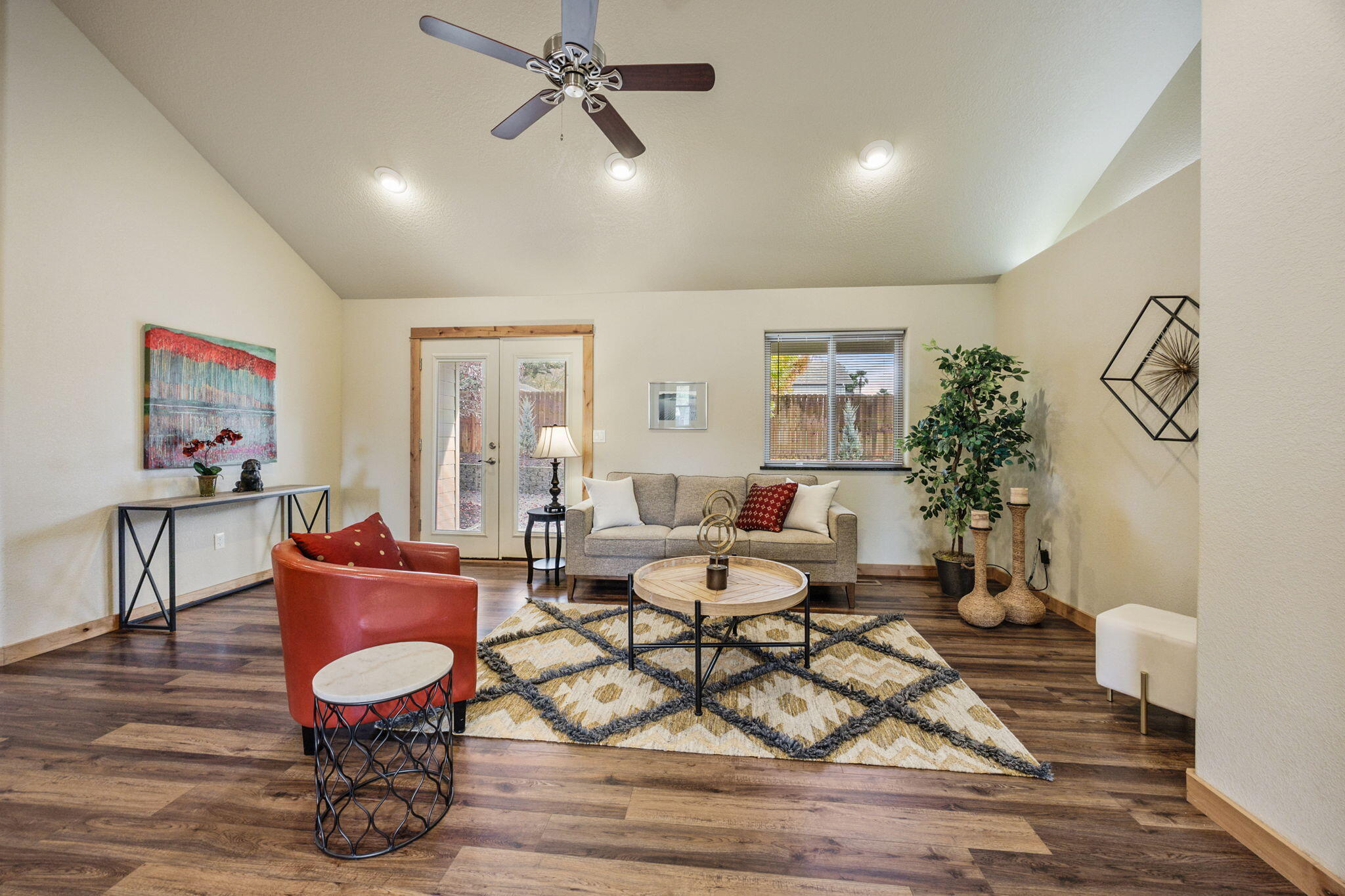 2244 Spring Street Medford, OR 97504 - Photo 15 of 43 15-Living Room