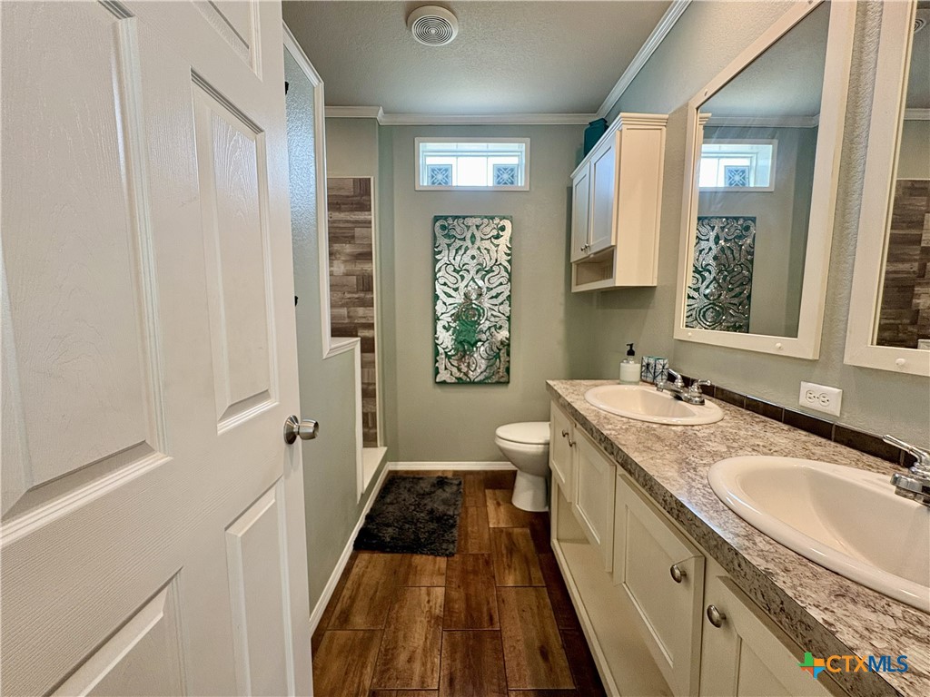 259 Hambleton Road Victoria, TX 77905 - Photo 25 of 37 Primary Bath with ADA/Walk in shower