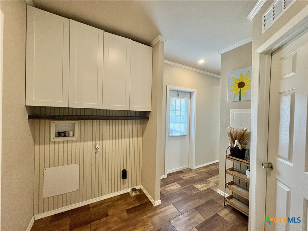 259 Hambleton Road Victoria, TX 77905 - Photo 28 of 37 Laundry