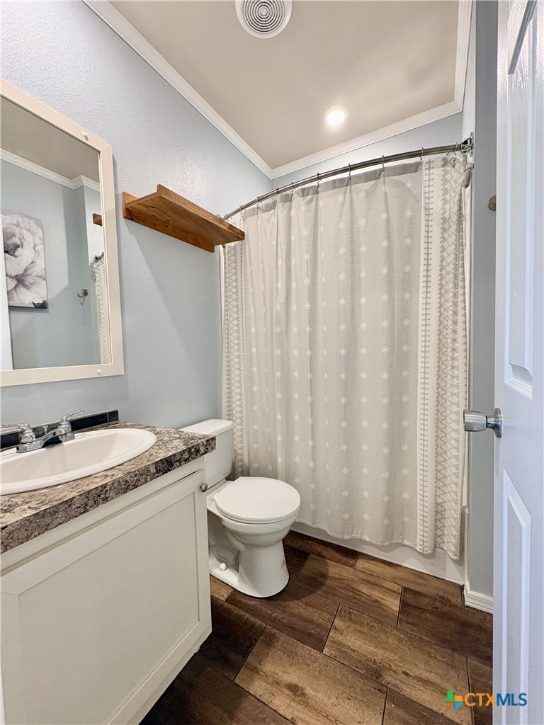 259 Hambleton Road Victoria, TX 77905 - Photo 29 of 37 Second Bath