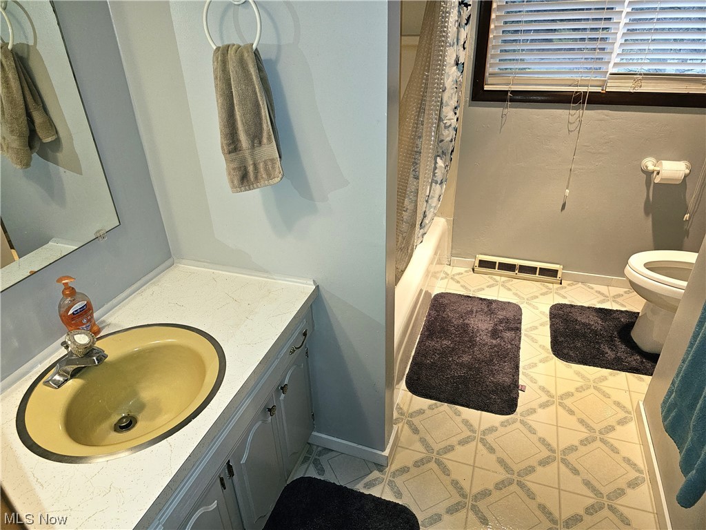 3089 Batdorf Road Wooster, OH 44691 - Photo 13 of 21 The upstairs bathroom.