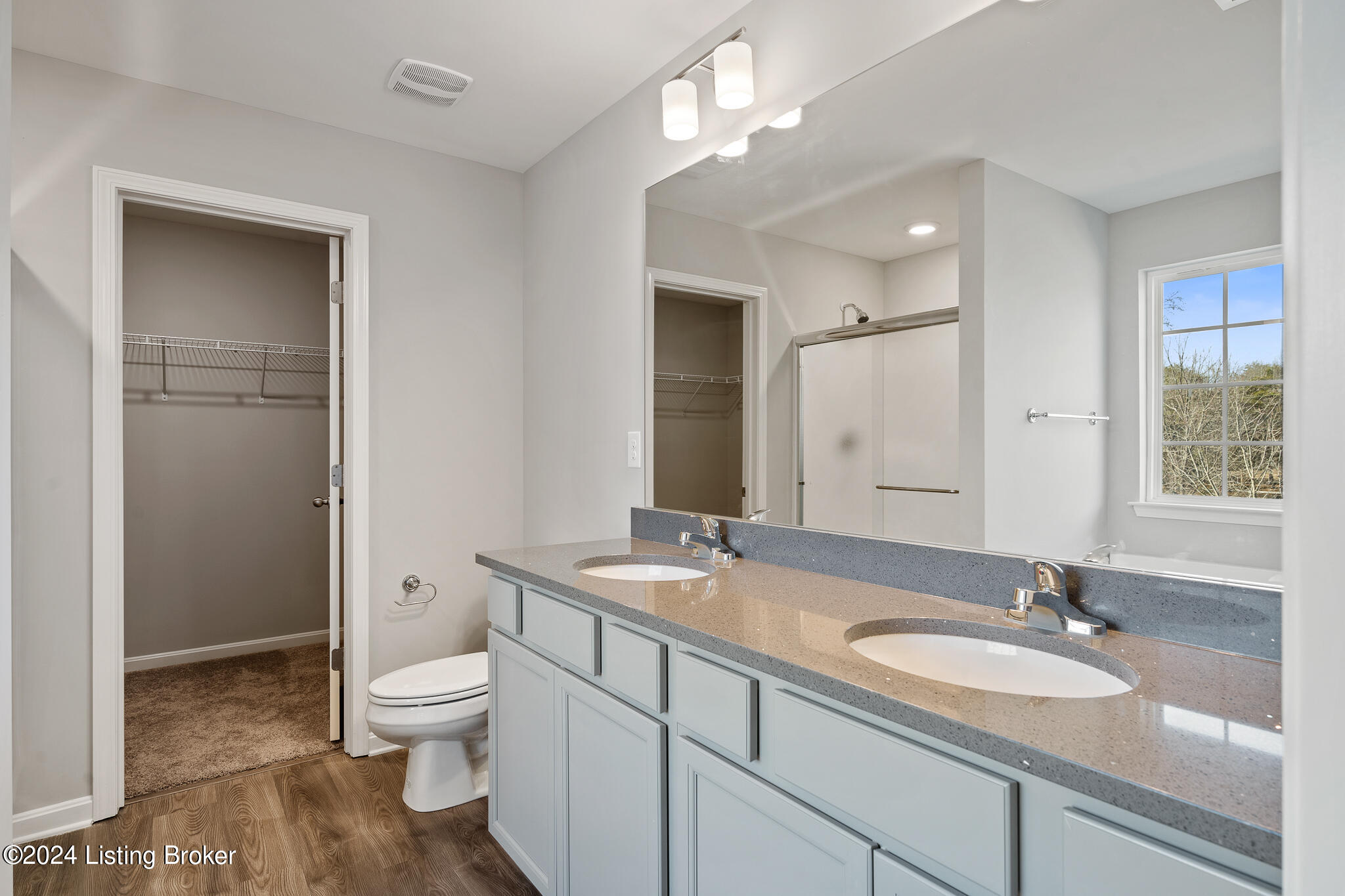 8422 Gateway Run Road Louisville, KY 40229 - Photo 15 of 27 8422 Gateway Rn Rd-17