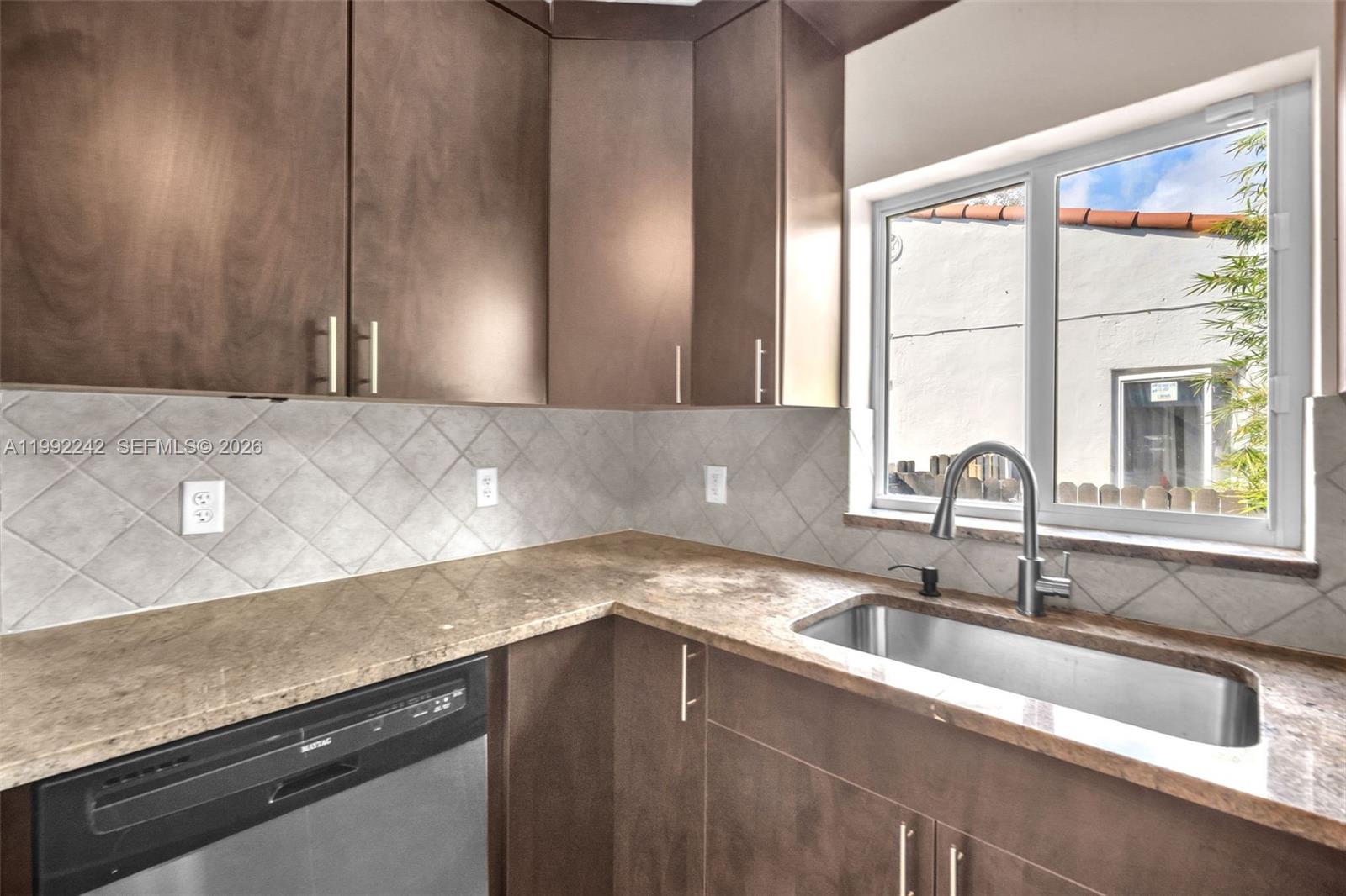 2537 Southwest 15th Street Miami, FL 33145 - Photo 14 of 37