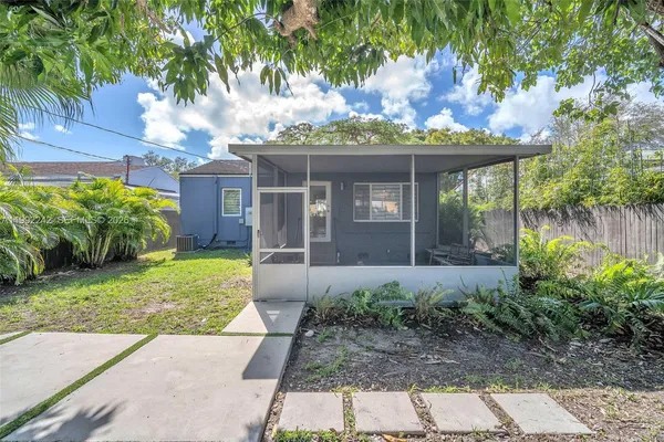 $4,200 | 2537 Southwest 15th Street, Miami, FL 33145