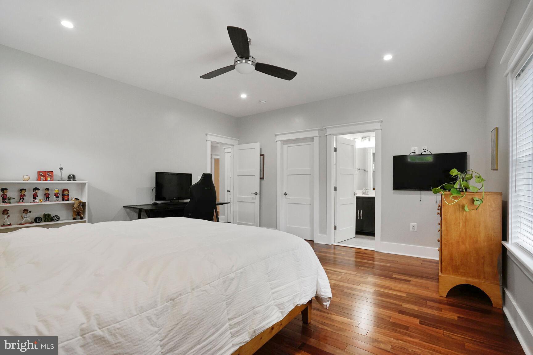 7045 Barbara Road Alexandria, VA 22315 - Photo 44 of 57 4th Upper Level Bedroom Suite