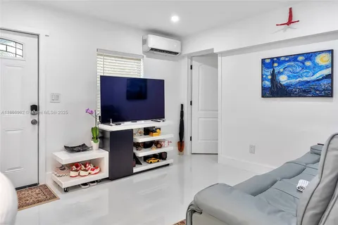 $849,999 | 950 Southwest 30th Street, Fort Lauderdale, FL 33315