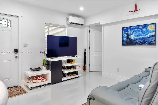 $849,999 | 950 Southwest 30th Street, Fort Lauderdale, FL 33315