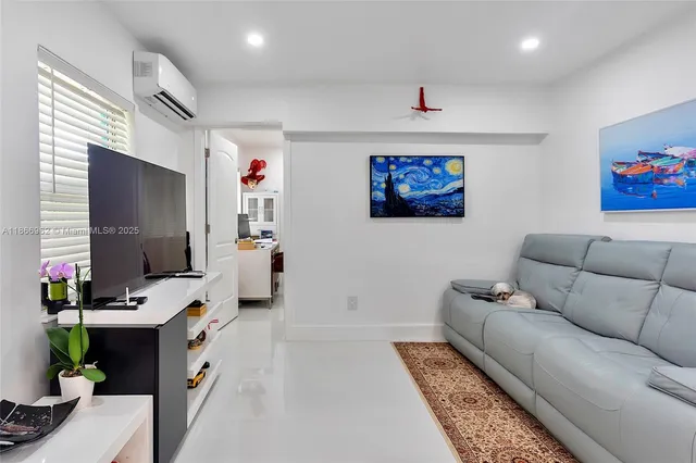 $849,999 | 950 Southwest 30th Street, Fort Lauderdale, FL 33315