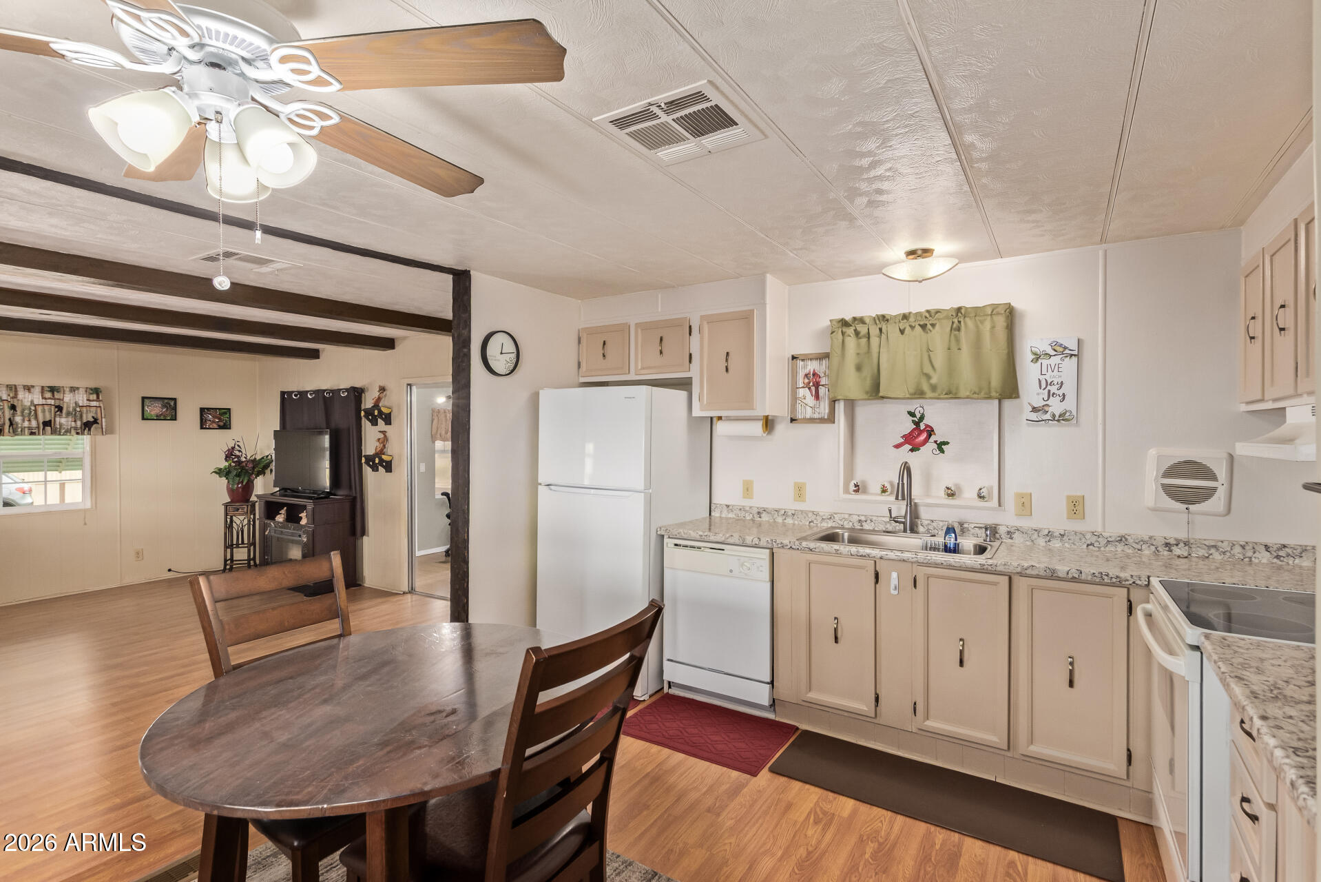 201 South Greenfield Road, Unit 291 Mesa, AZ 85206 - Photo 13 of 34 a kitchen with center island table and chairs in it