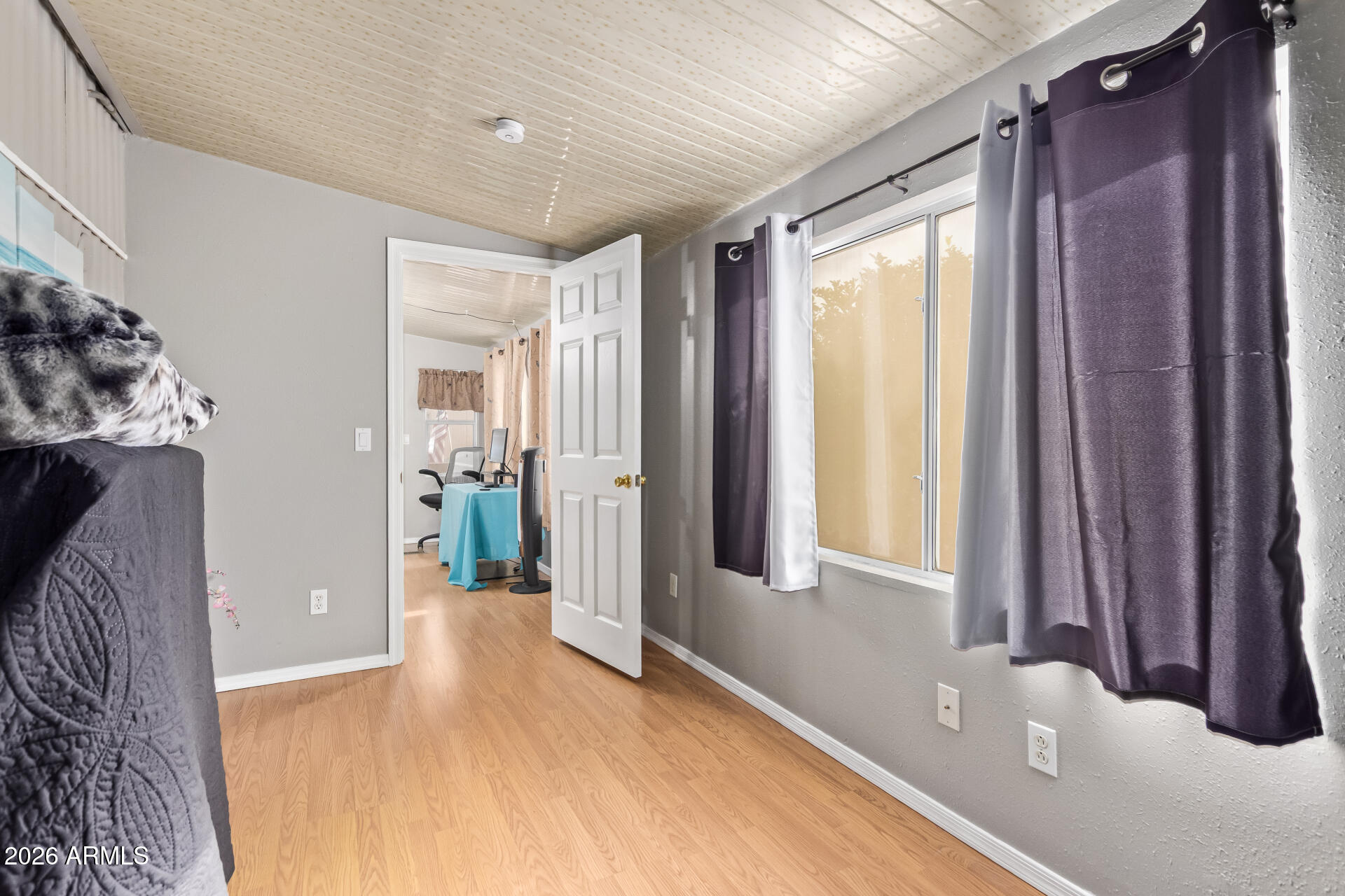 201 South Greenfield Road, Unit 291 Mesa, AZ 85206 - Photo 24 of 34 a view of an empty room with wooden floor and a window