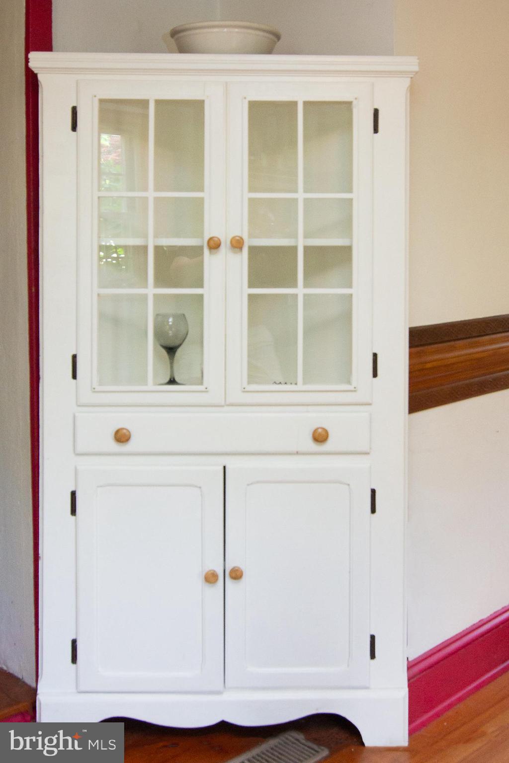 24 Sullivan Road Westminster, MD 21157 - Photo 19 of 30 Corner Cabinet