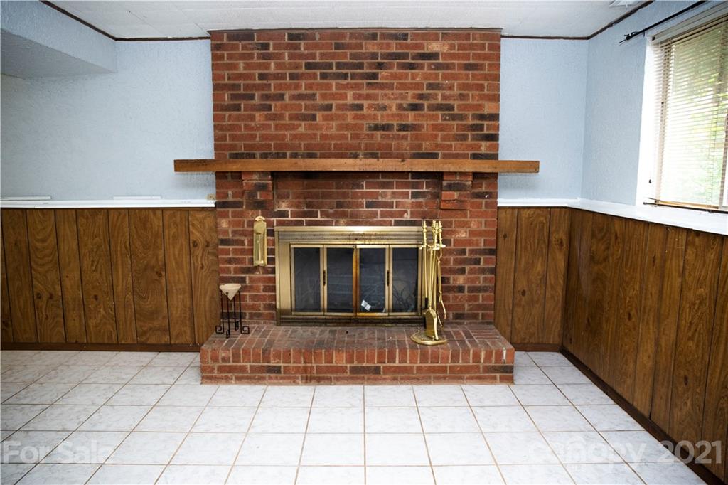 3307 Piney Grove Road Charlotte, NC 28212 - Photo 26 of 48 a living room with a fireplace