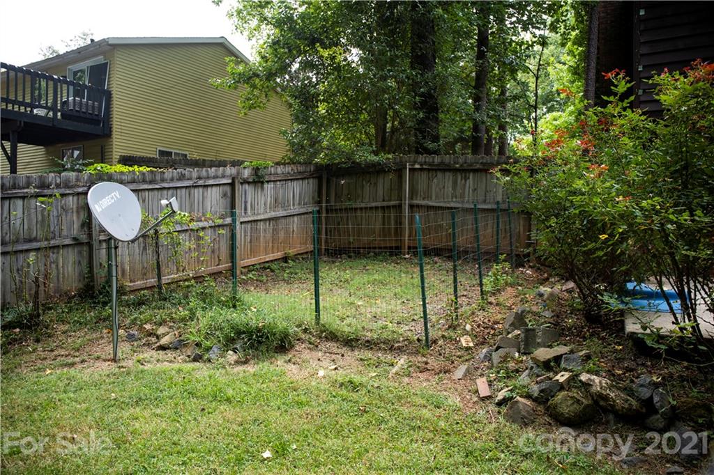 3307 Piney Grove Road Charlotte, NC 28212 - Photo 41 of 48 a view of outdoor space and yard