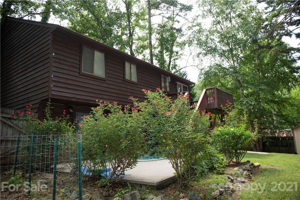 3307 Piney Grove Road Charlotte, NC 28212 - Photo 43 of 48 a backyard of a house with lots of green space