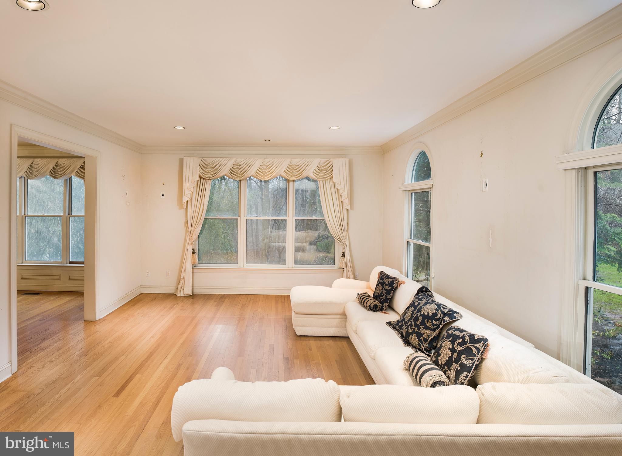34 Sandringham Road Bala Cynwyd, PA 19004 - Photo 4 of 26 Living Room