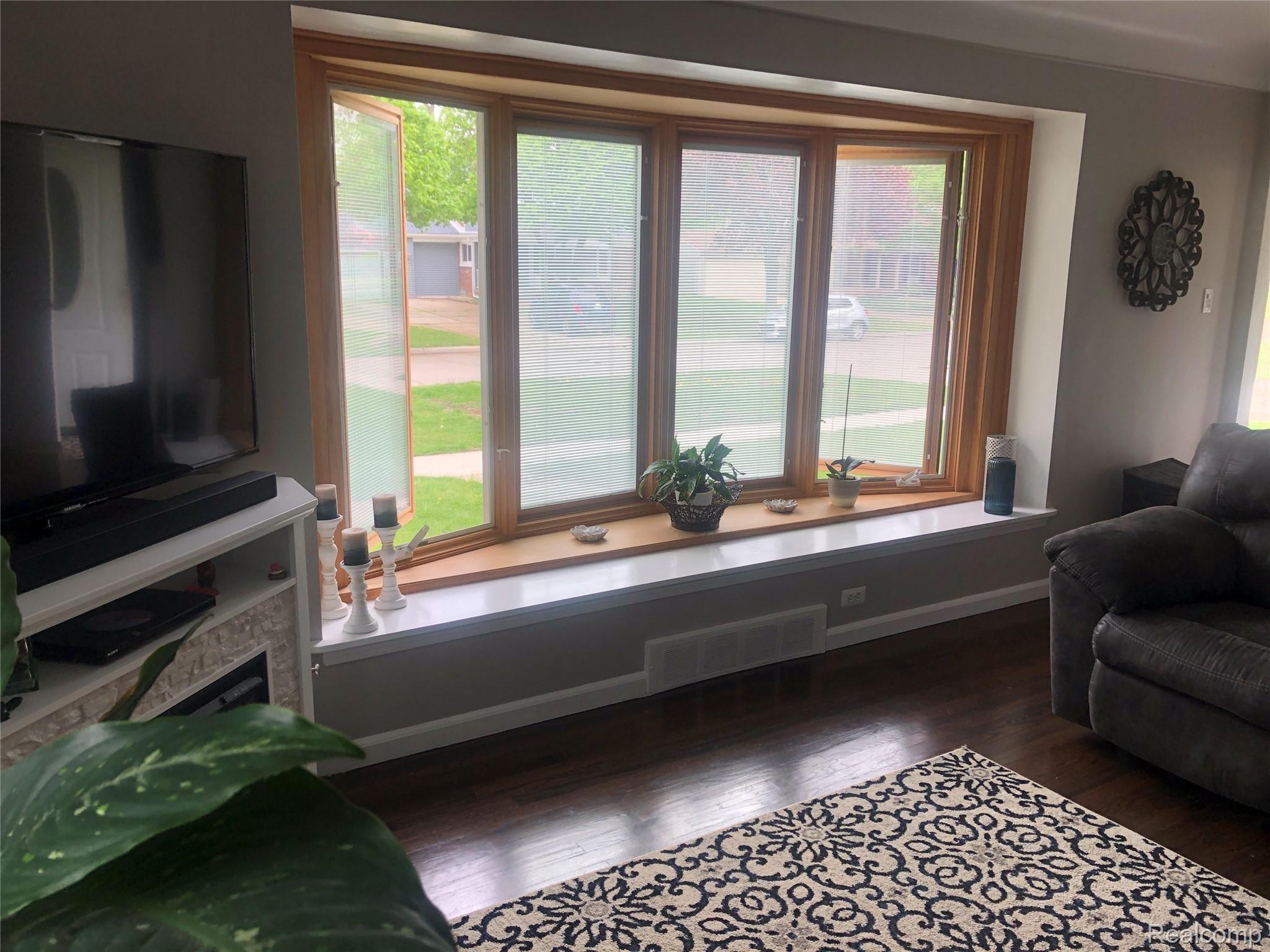 15759 Champaign Road Allen Park, MI 48101 - Photo 17 of 44 0B362332-9CBD-4E97-B491-C21778CFAE5F.jpeg