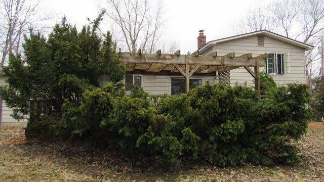 1048 East Hurd Road Clio, MI 48420 - Photo 5 of 30 21278618-4.JPG