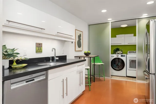 $545,000 | 701 17th Avenue, Unit 305, Seattle, WA 98122