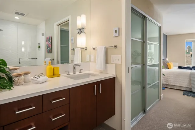 $545,000 | 701 17th Avenue, Unit 305, Seattle, WA 98122