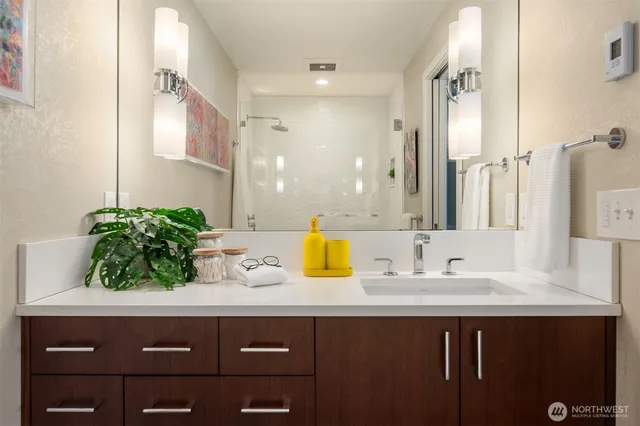 $545,000 | 701 17th Avenue, Unit 305, Seattle, WA 98122