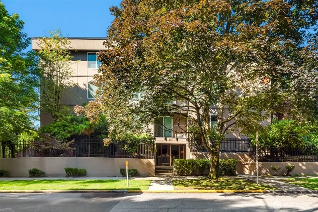 $545,000 | 701 17th Avenue, Unit 305, Seattle, WA 98122