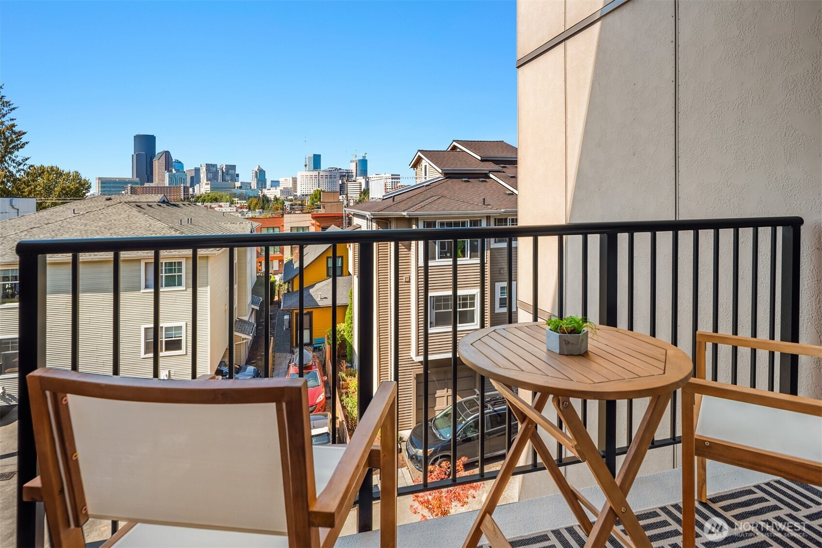 701 17th Avenue, Unit 305 Seattle, WA 98122 - Photo 10 of 36 a view of a balcony dining area
