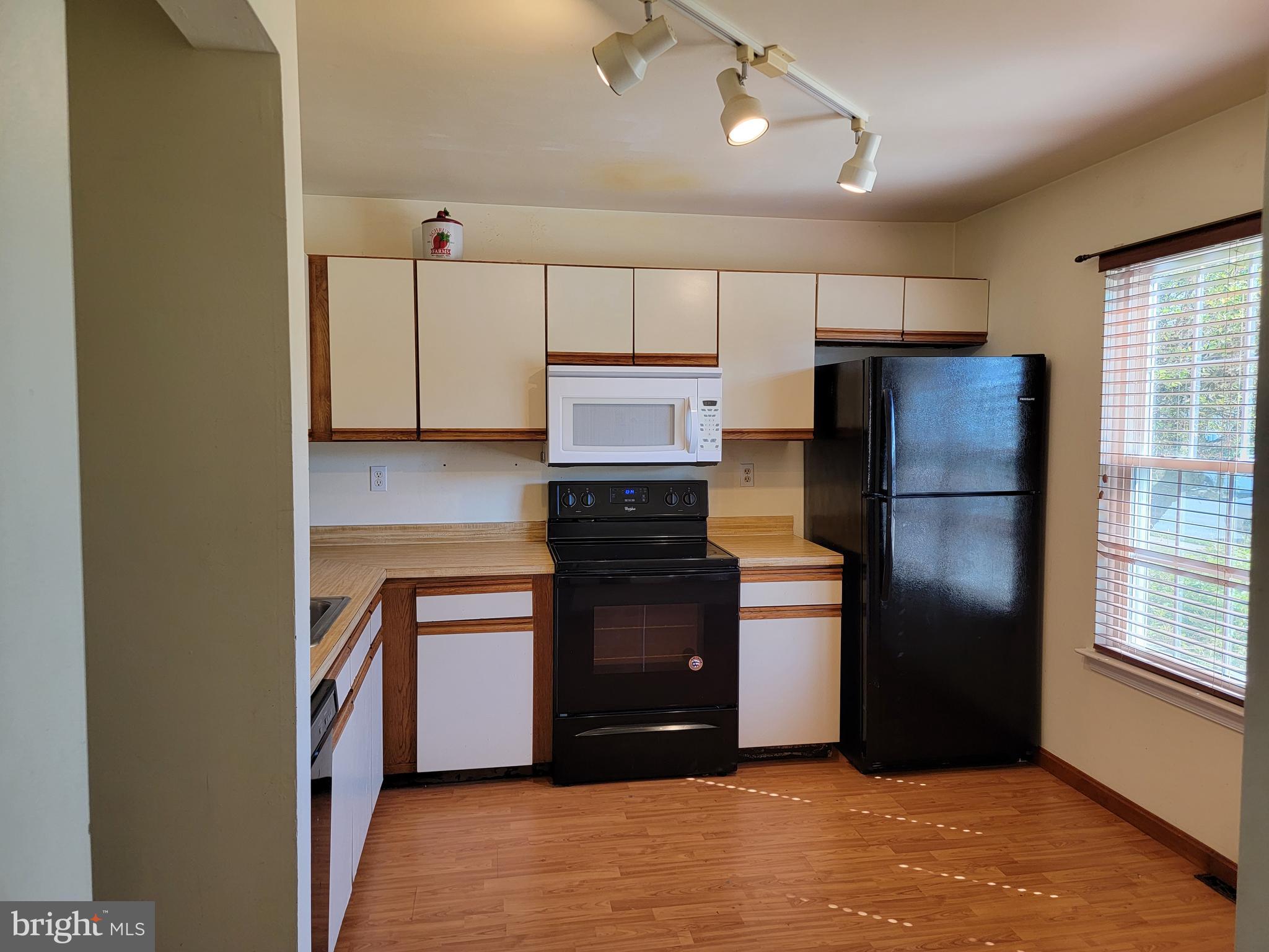 320 Cold Spring Place Dover, DE 19904 - Photo 2 of 7 Eat in kitchen