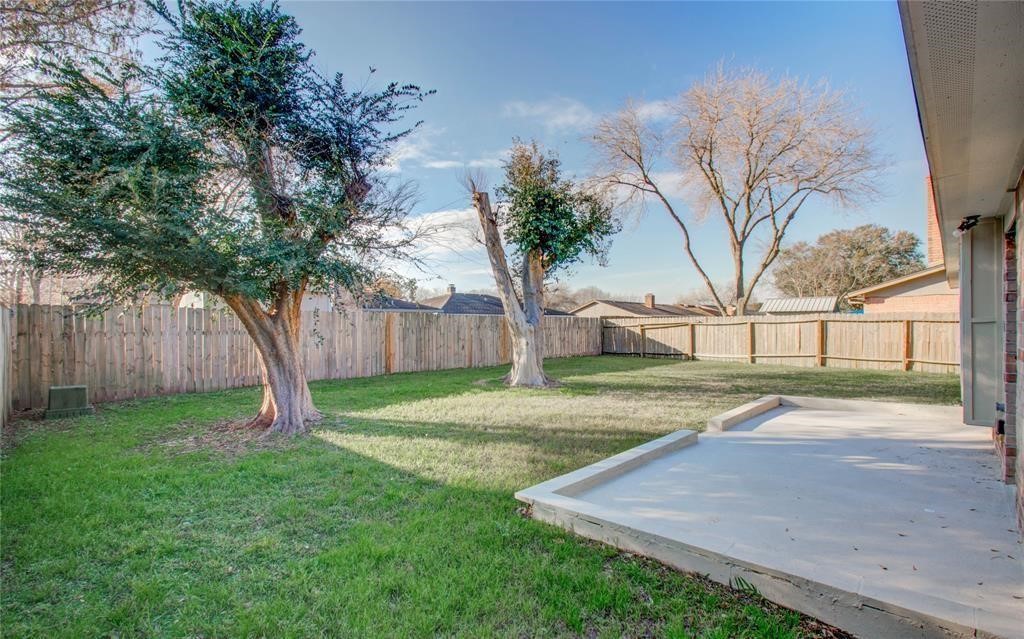 10510 Rancho Bernardo Lane Sugar Land, TX 77498 - Photo 25 of 27 a view of a yard with palm trees
