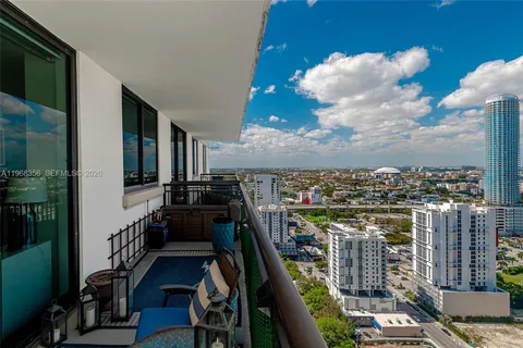 $575,000 | 999 Southwest 1st Avenue, Unit 3215, Miami, FL 33130