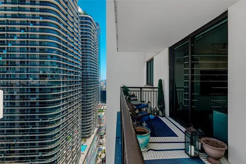 $575,000 | 999 Southwest 1st Avenue, Unit 3215, Miami, FL 33130