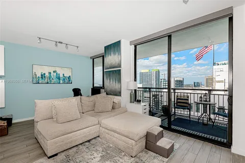 $525,000 | 999 Southwest 1st Avenue, Unit 3215, Miami, FL 33130