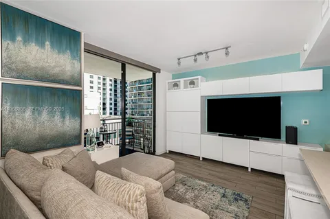 $525,000 | 999 Southwest 1st Avenue, Unit 3215, Miami, FL 33130
