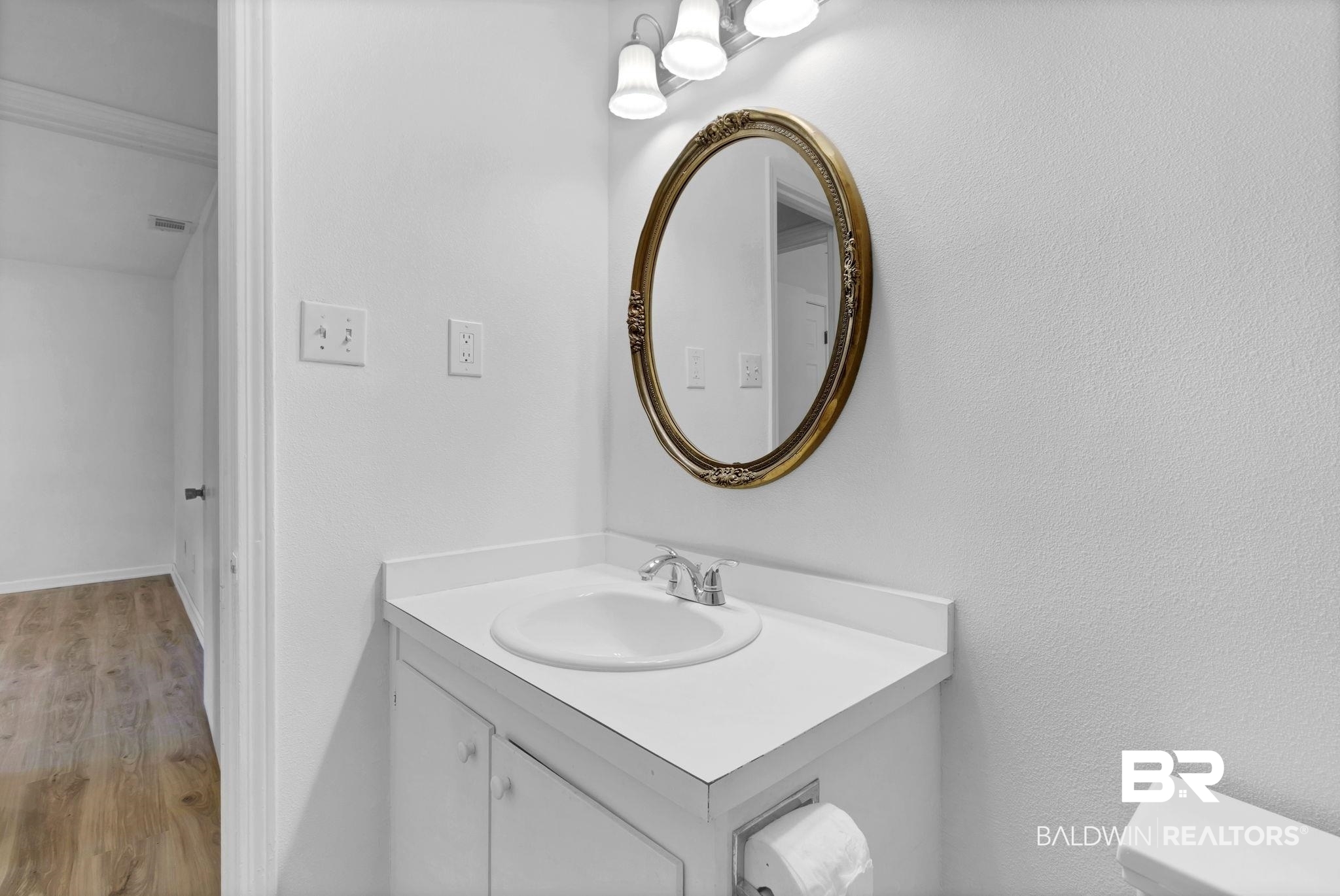 5817 Woodgate Road Mobile, AL 36609 - Photo 53 of 85 Guest Bathroom