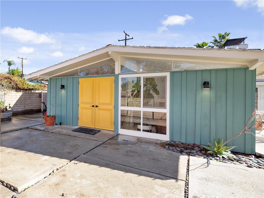 13062 Chaplet Place Tustin, CA 92780 - Photo 25 of 27 a front view of a house