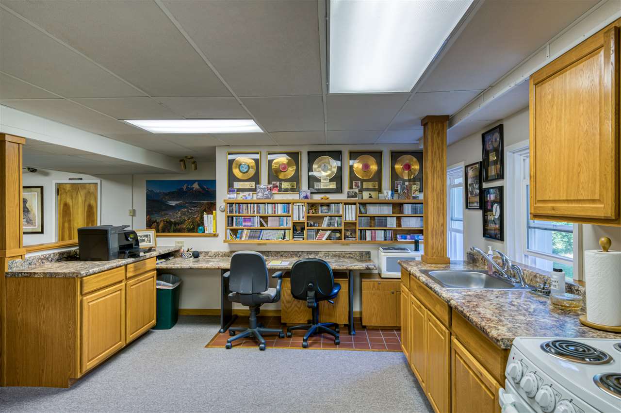 8730 North Long Lake Road Traverse City, MI 49685 - Photo 36 of 61 1879593-35.JPG