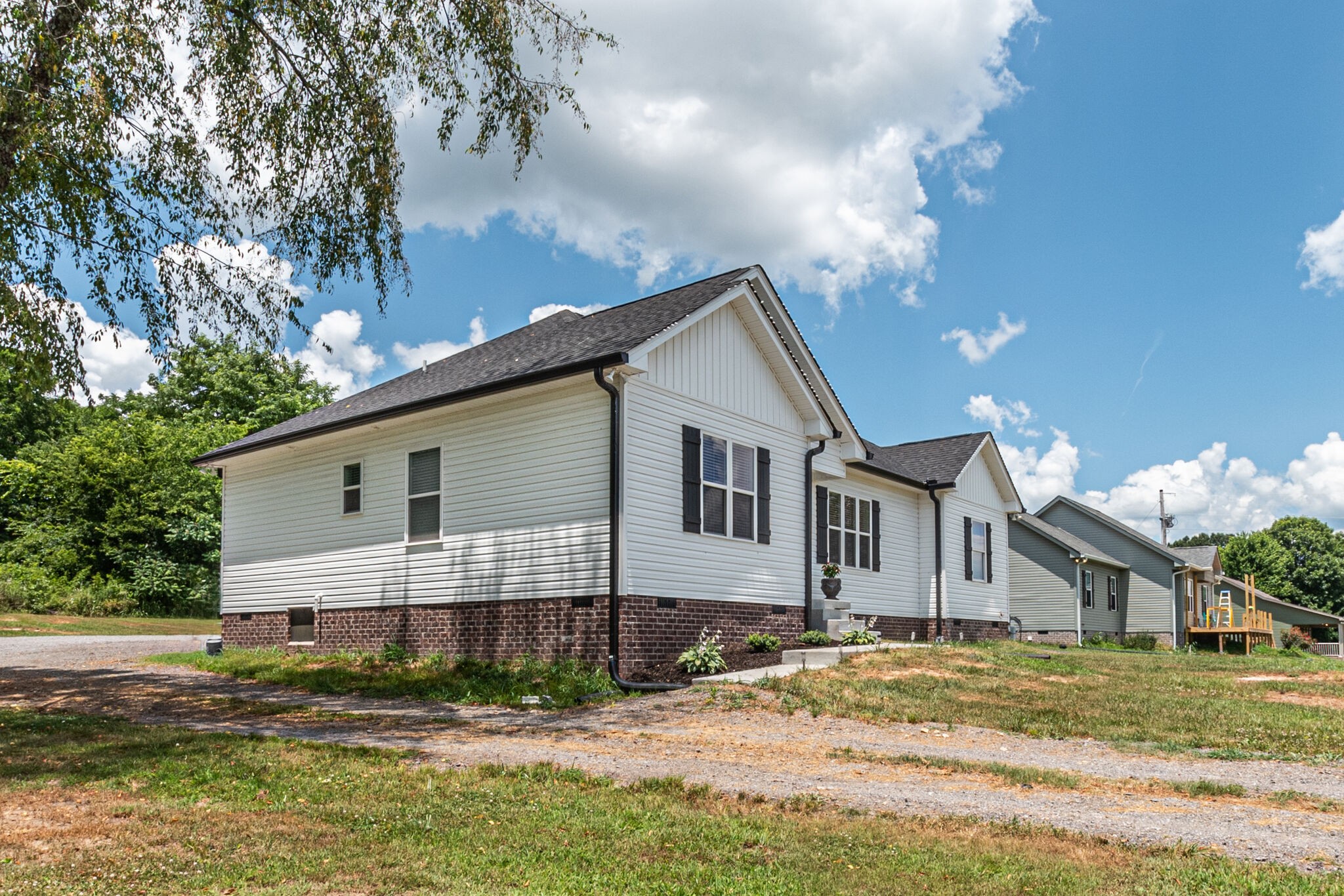 1055 Brummitt Road Castalian Springs, TN 37031 - Photo 2 of 28 Gallery Image 2
