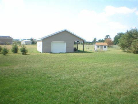 1610 Dixon Road Caro, MI 48723 - Photo 13 of 15 20247604-12.JPG