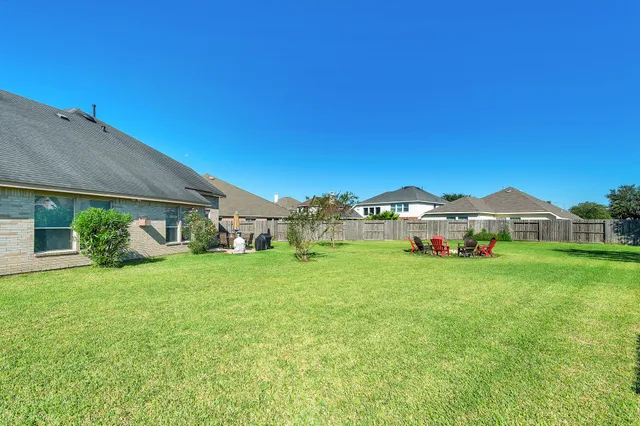 a view of a house with a big yard