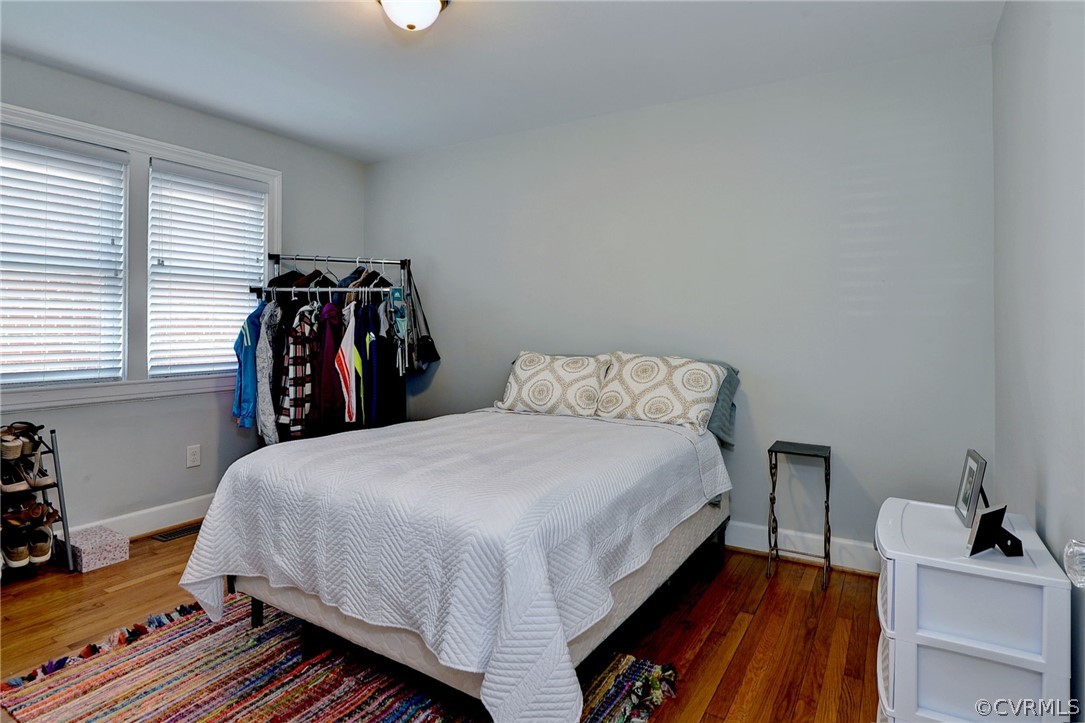 905 Lake Road Richmond, VA 23220 - Photo 18 of 50 a bed room with a bed and a window