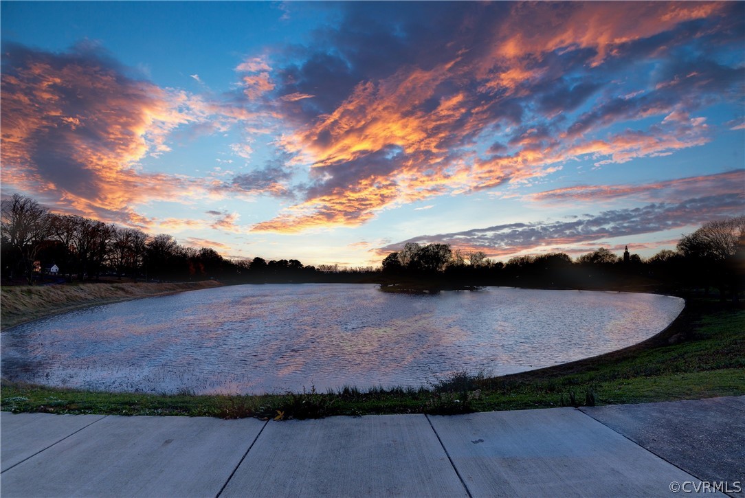 905 Lake Road Richmond, VA 23220 - Photo 48 of 50 front view of a house with a yard