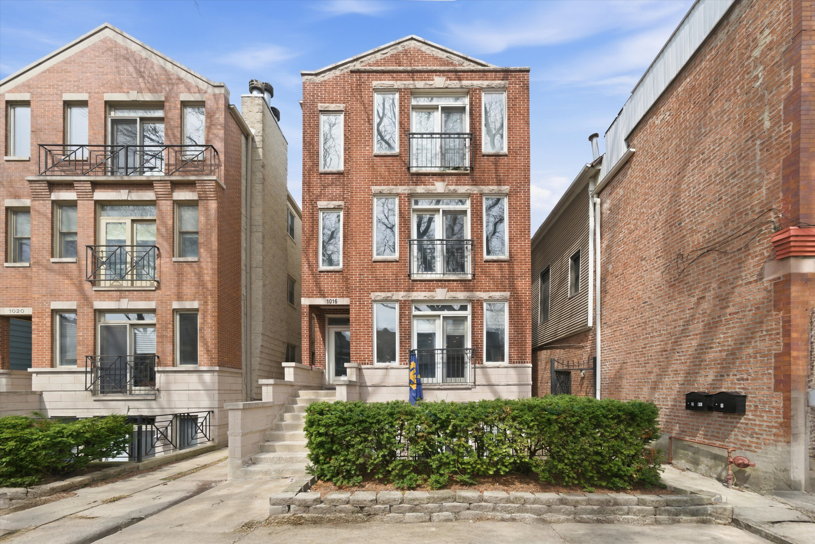 1016 West George Street, Unit 2 Chicago, IL 60657 - Photo 1 of 18 Gallery Image 1