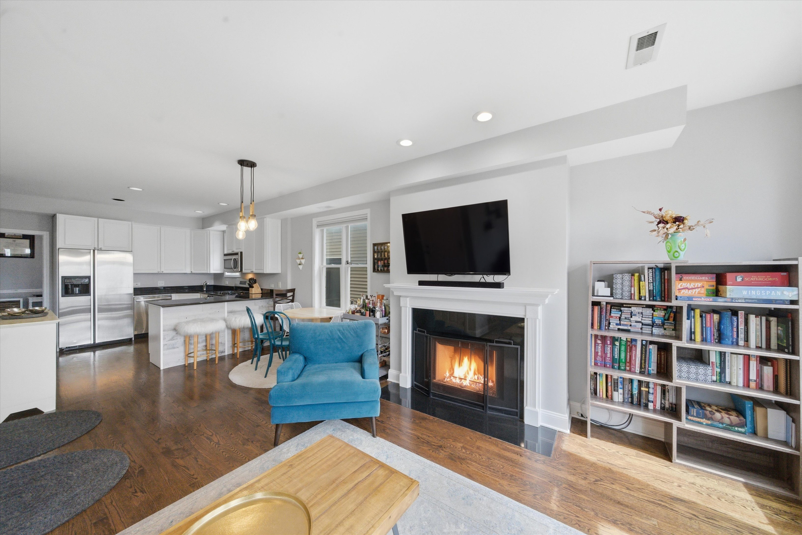 1016 West George Street, Unit 2 Chicago, IL 60657 - Photo 2 of 18 Gallery Image 2