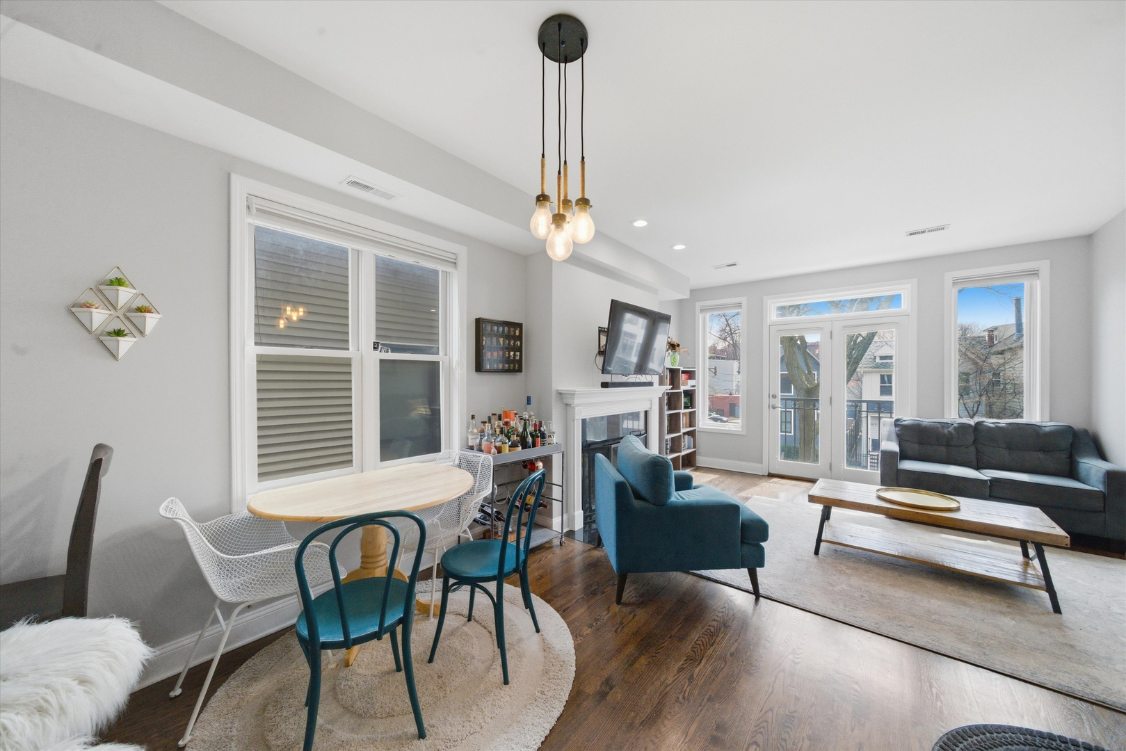 1016 West George Street, Unit 2 Chicago, IL 60657 - Photo 6 of 18 Gallery Image 6