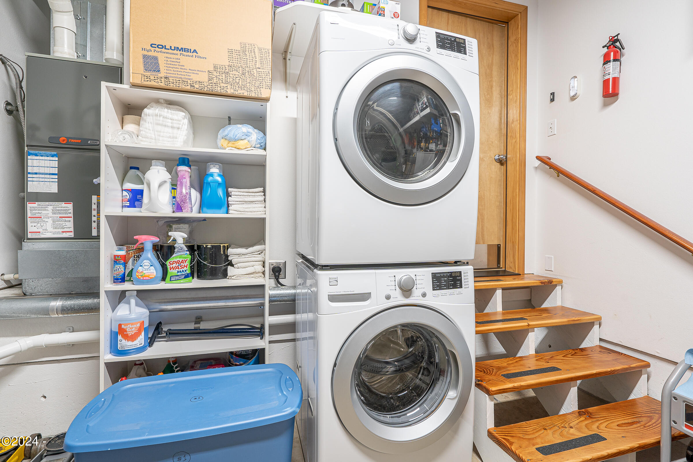 2364 North North Bank Road Otis, OR 97368 - Photo 27 of 30 Garage Laundry Area